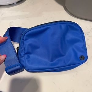 LULULEMON EVERYWHERE BELT BAG WILD BLUEBELL